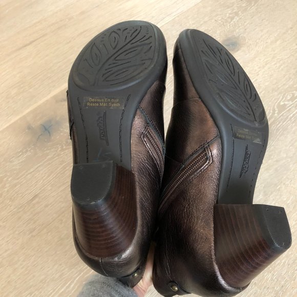 NWOT Earth "Hope" Bronze Leather Heeled Booties - Picture 9 of 11